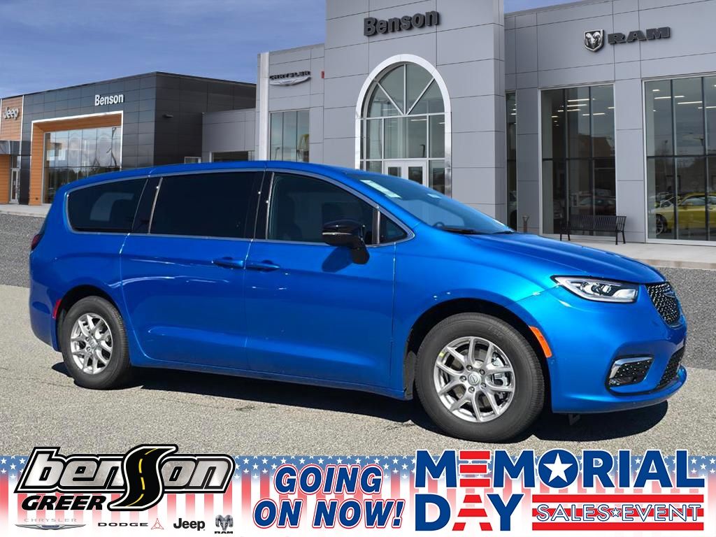2026 Chrysler Pacifica Select's photo