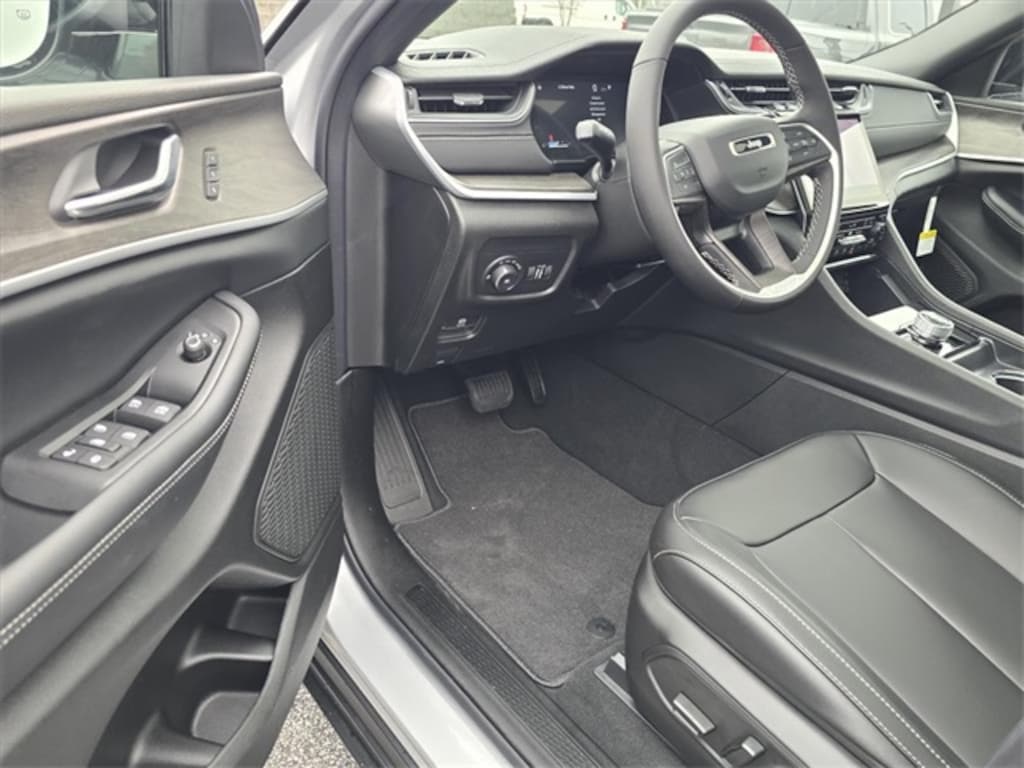 New 2025 Jeep Grand Cherokee L LIMITED 4X4 Sport Utility