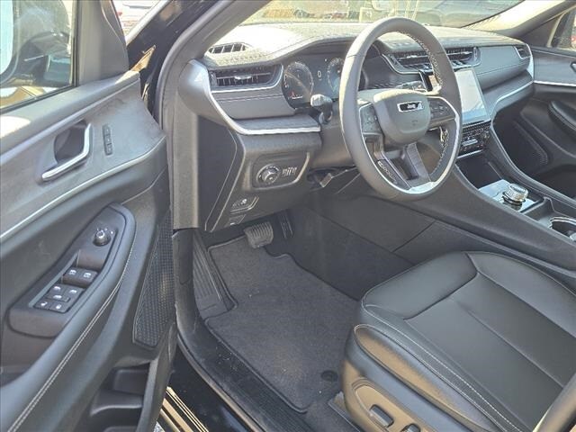 2025 Jeep Grand Cherokee Limited photo 4