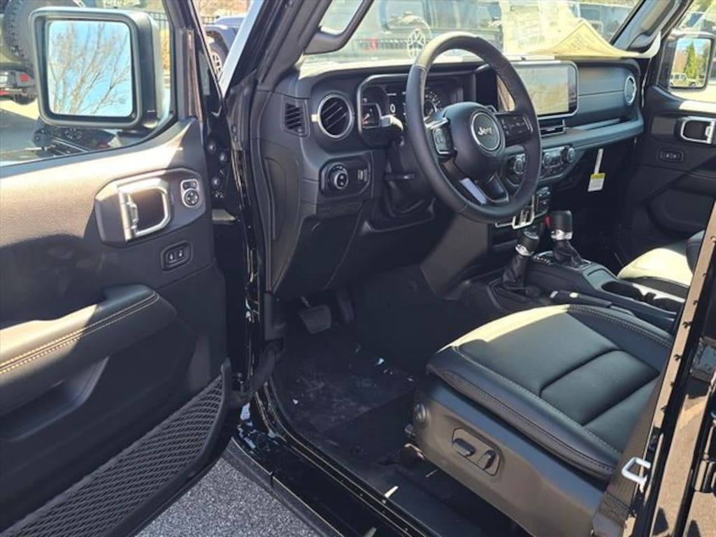 New 2026 Jeep Gladiator SAHARA 4X4 Pickup