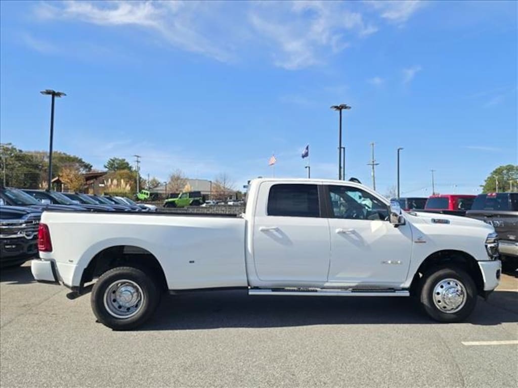 New 2026 Ram 3500 LARAMIE CREW CAB 4X4 8' BOX Pickup