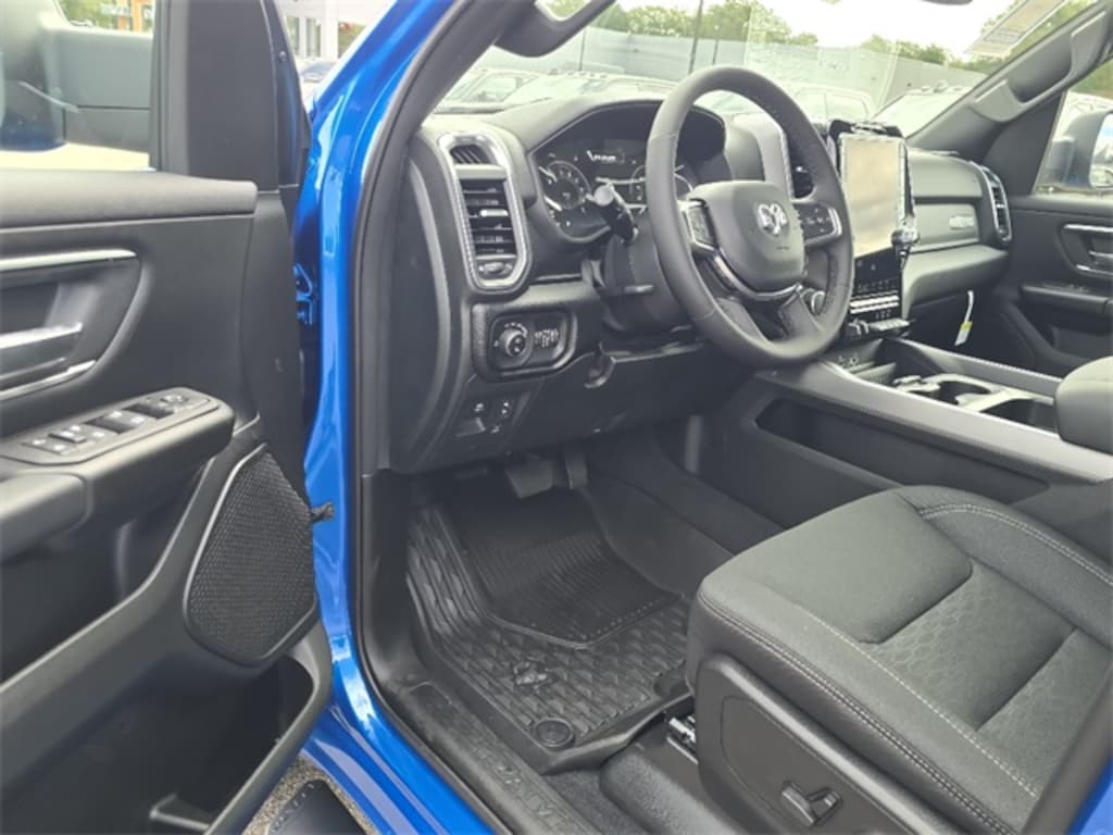 New 2026 Ram 1500 BIG HORN CREW CAB 4X4 5'7 BOX Pickup