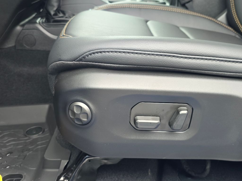 2025 Jeep Wrangler 4-Door Sahara - Photo 9