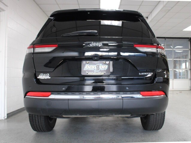 2022 Jeep Grand Cherokee Limited Sport photo 4