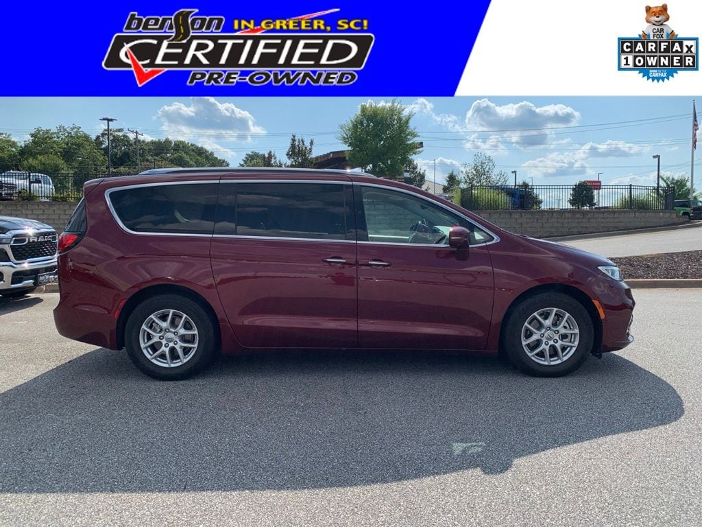 2021 Chrysler Pacifica Touring L's photo