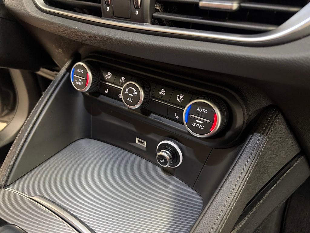 2024 Alfa Romeo Stelvio Veloce - Photo 27