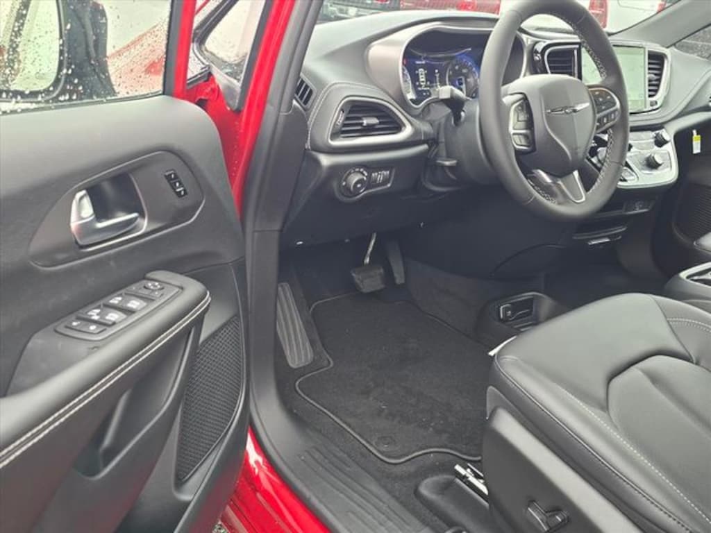 New 2026 Chrysler Pacifica SELECT Passenger Van