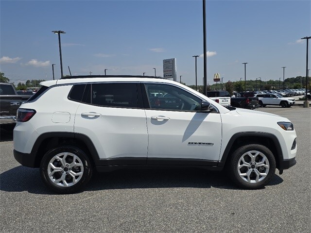 2025 Jeep Compass Latitude photo 2