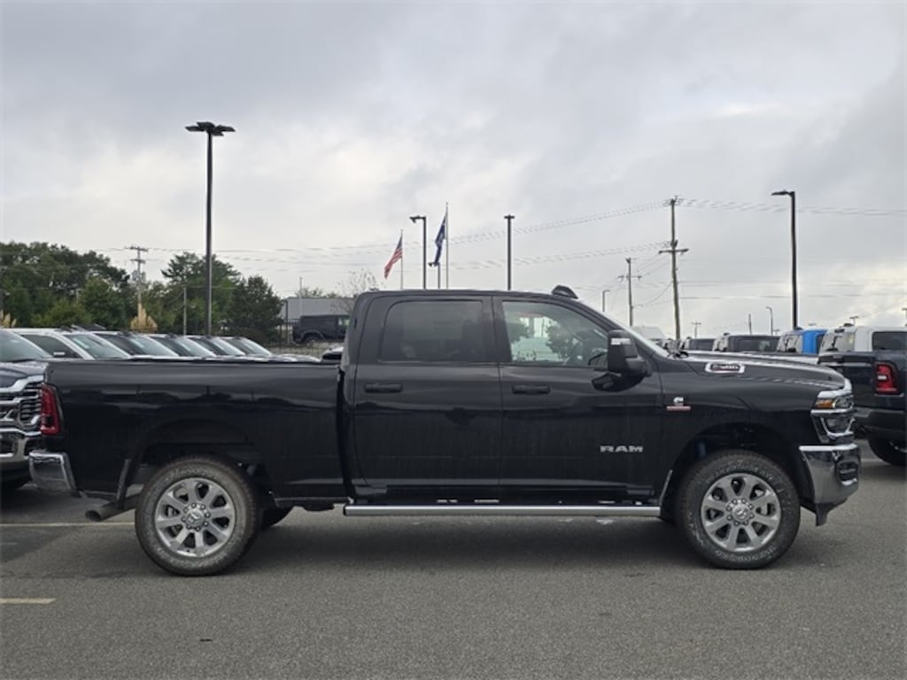 New 2026 Ram 2500 BIG HORN CREW CAB 4X4 6'4 BOX Pickup