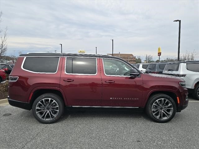 2025 Jeep Grand Wagoneer III photo 2