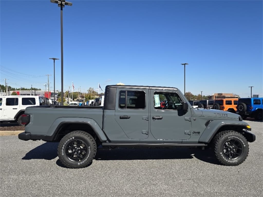 New 2026 Jeep Gladiator WILLYS 4X4 Pickup