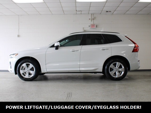 2022 Volvo XC60 B5 Momentum photo 3