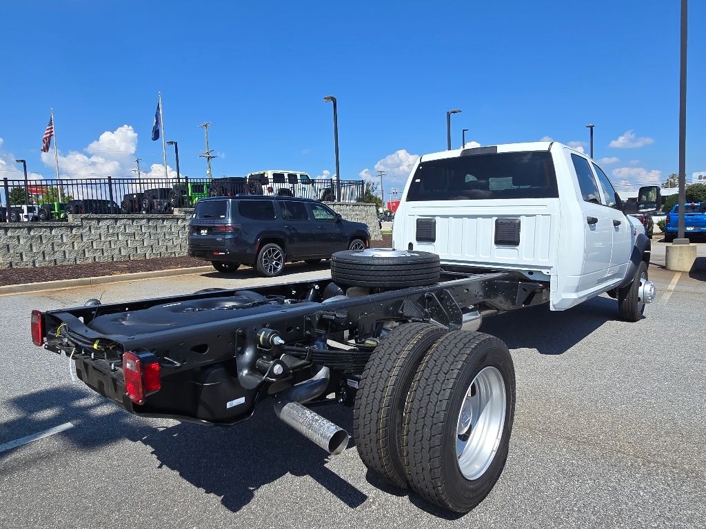 New 2026 Ram 5500 Chassis Cab TRADESMAN CREW 4X4 84' CA Pickup