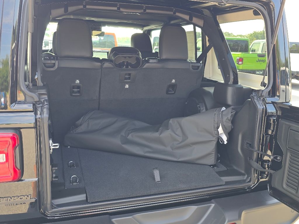 2025 Jeep Wrangler 4-Door Sahara - Photo 8