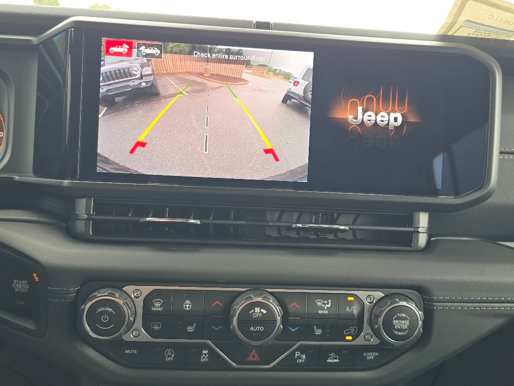 2025 Jeep Wrangler 4-Door Sahara - Photo 12