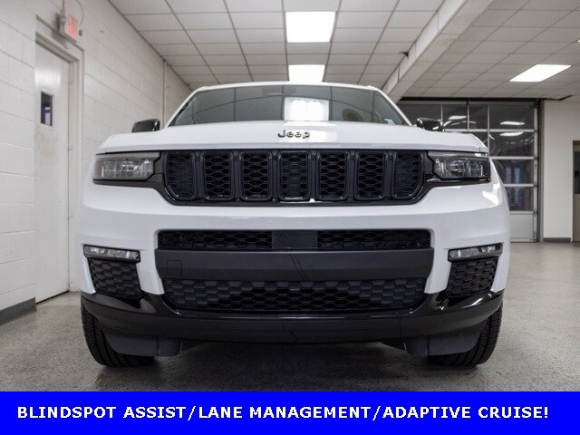 2023 Jeep Grand Cherokee Limited photo 2