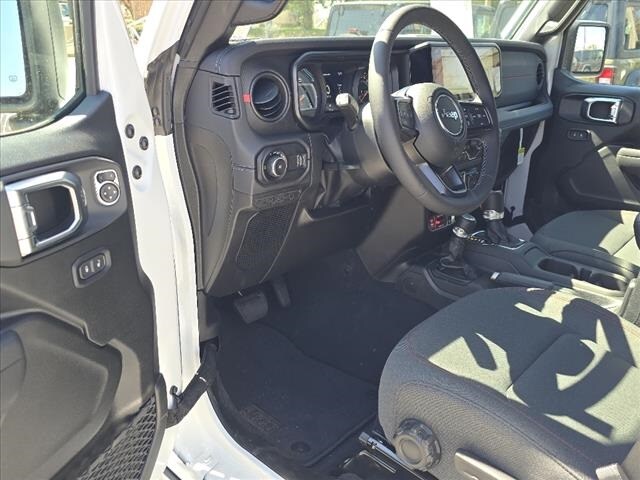 2025 Jeep Wrangler Rubicon photo 4