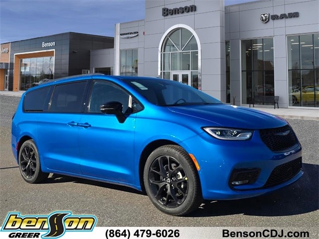 2026 Chrysler Pacifica Select's photo