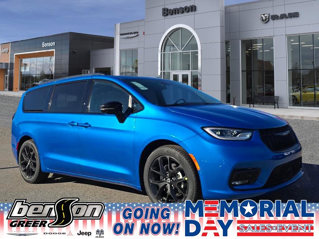 2026 Chrysler Pacifica Select's photo