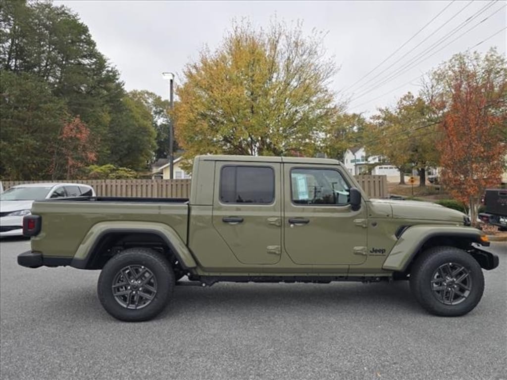 New 2026 Jeep Gladiator SPORT S 4X4 Pickup