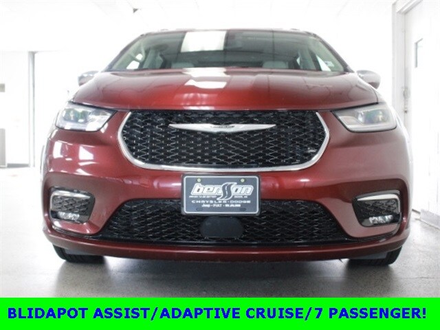 2021 Chrysler Pacifica Limited photo 2