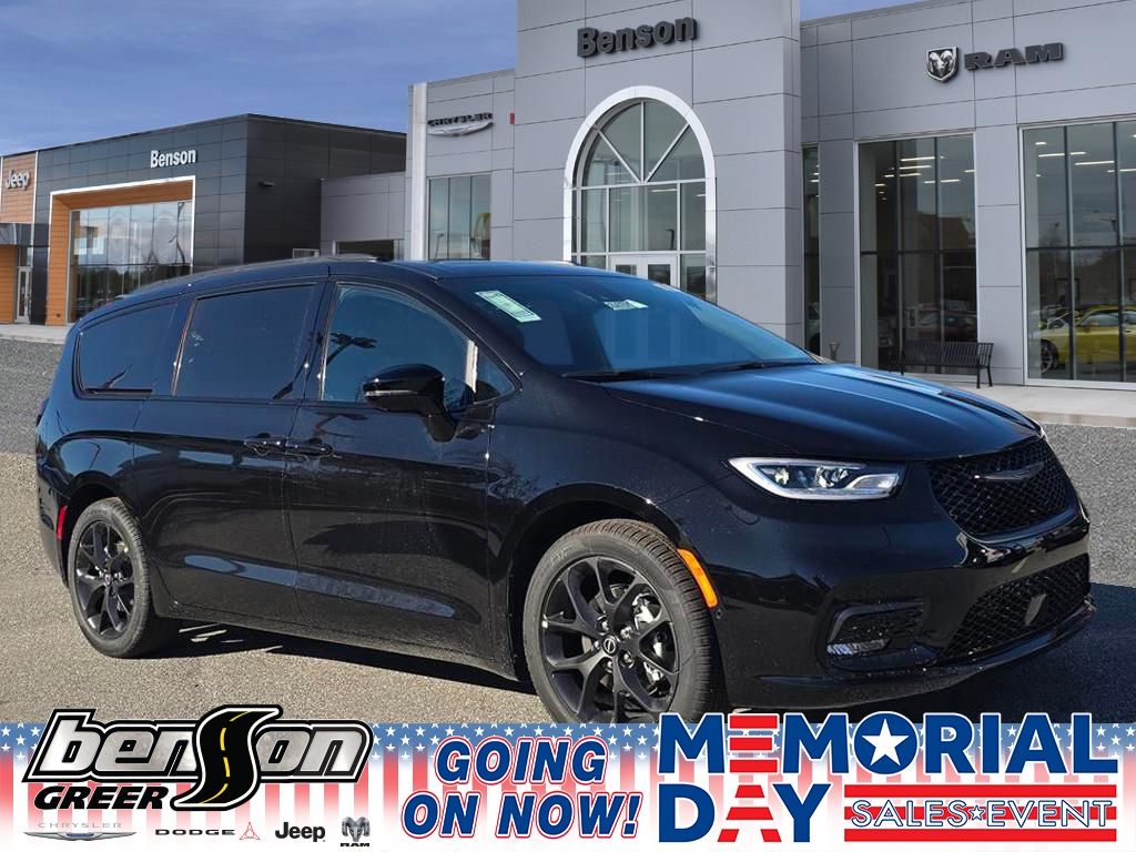 2026 Chrysler Pacifica Select's photo
