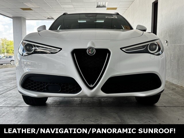 2022 Alfa Romeo Stelvio Ti photo 3
