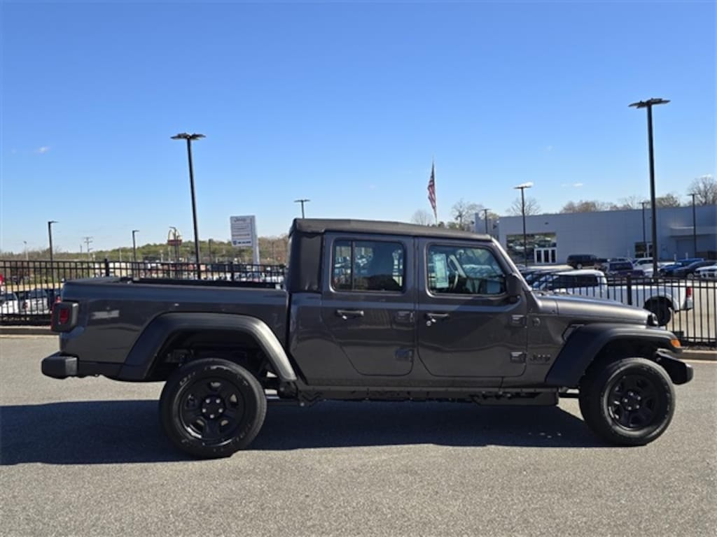 New 2026 Jeep Gladiator SPORT 4X4 Pickup