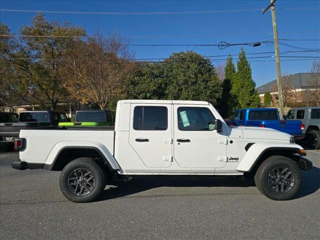New 2026 Jeep Gladiator SPORT S 4X4 Pickup