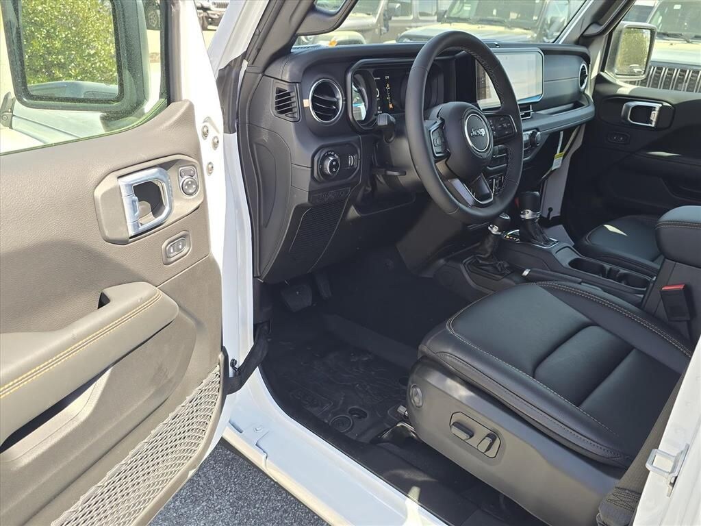 New 2026 Jeep Gladiator SAHARA 4X4 Pickup