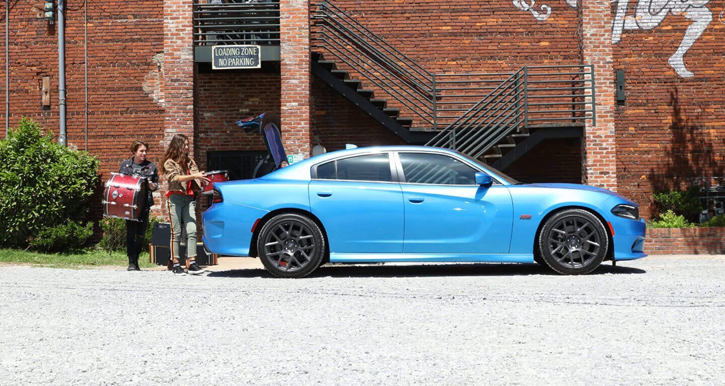 2019-charger-gallery-exterior1.jpg.image.1440.jpg
