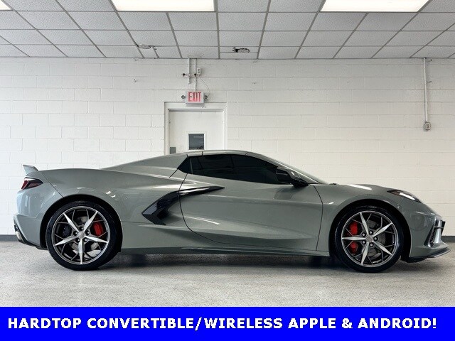 2022 Chevrolet Corvette Stingray Convertible photo 2
