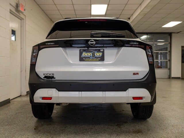 2025 Nissan Kicks SR photo 4