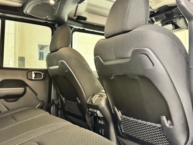 2024 Jeep Wrangler Rubicon 4xe photo 4