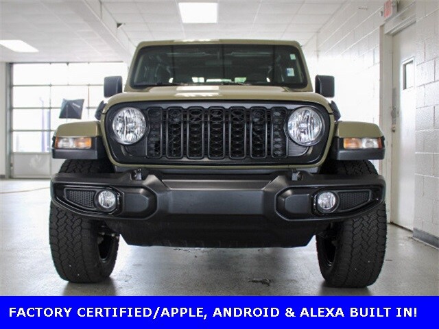 2025 Jeep Gladiator photo 2