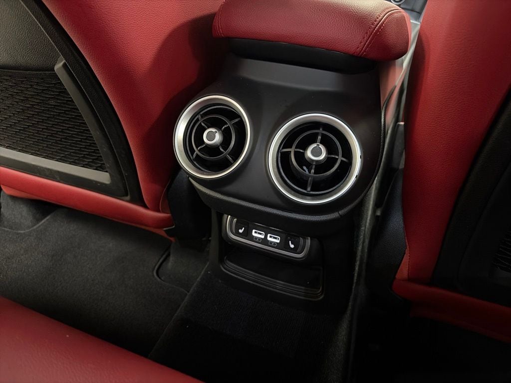 2024 Alfa Romeo Stelvio Veloce - Photo 29