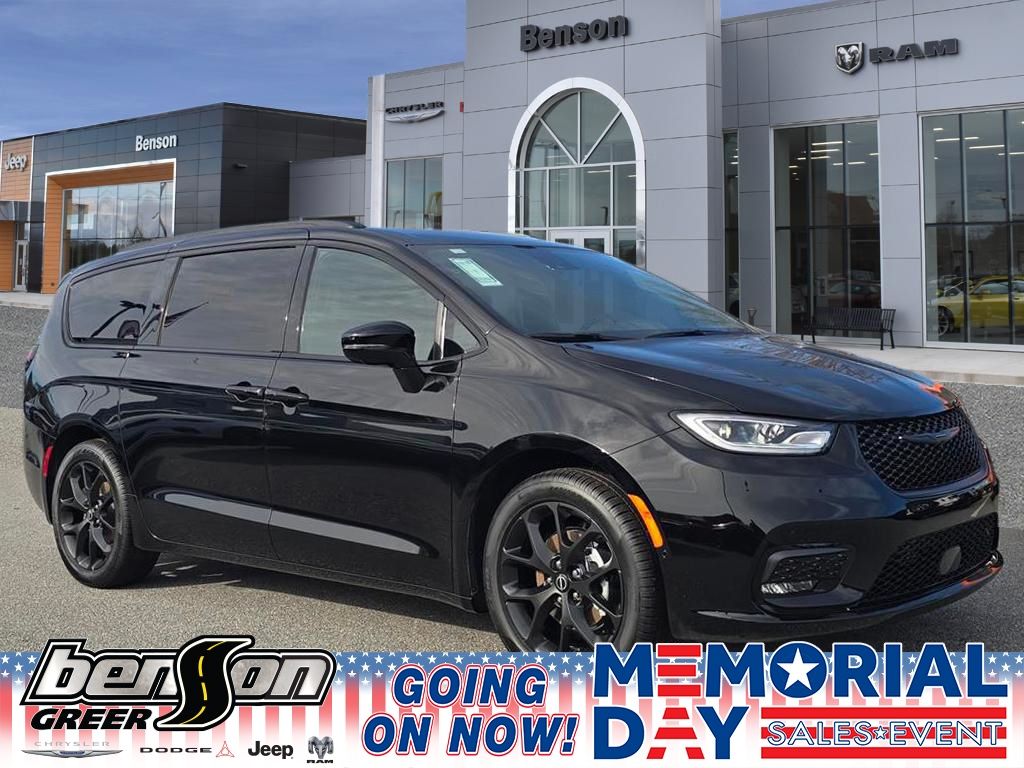 2026 Chrysler Pacifica Select's photo