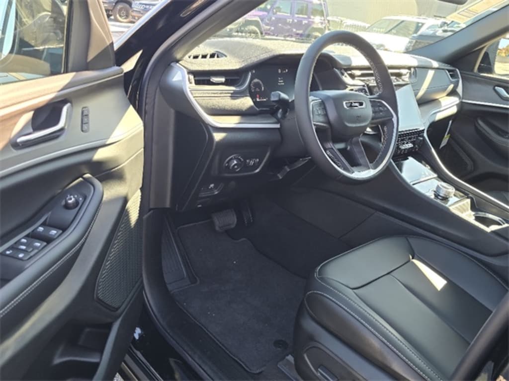 New 2025 Jeep Grand Cherokee L LIMITED 4X4 Sport Utility