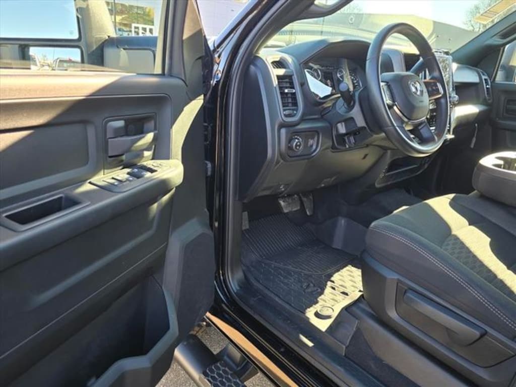 New 2026 Ram 2500 WARLOCK CREW CAB 4X4 6'4 BOX Pickup