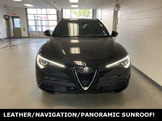 2022 Alfa Romeo Stelvio Ti photo 2