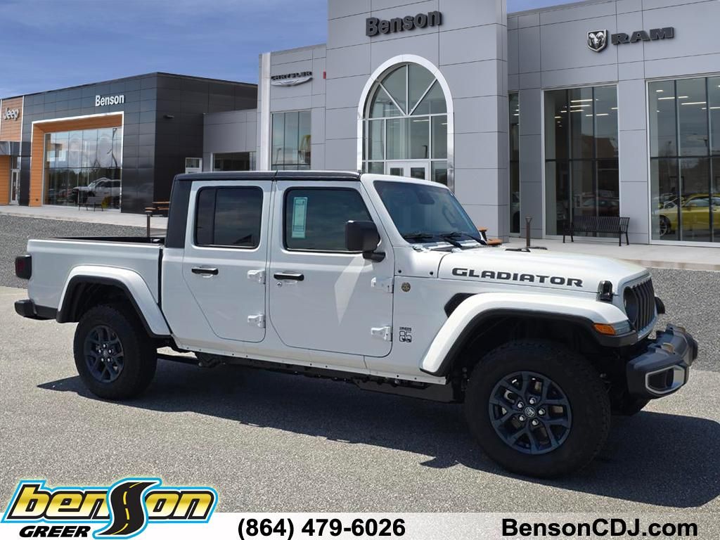 2026 Jeep Gladiator 85th Anniversary Edition Auto's photo