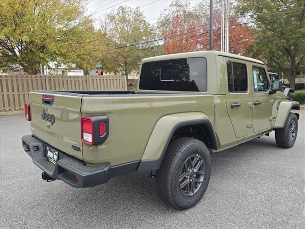 New 2026 Jeep Gladiator SPORT S 4X4 Pickup