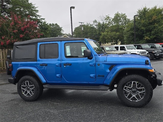 2025 Jeep Wrangler Sahara photo 2