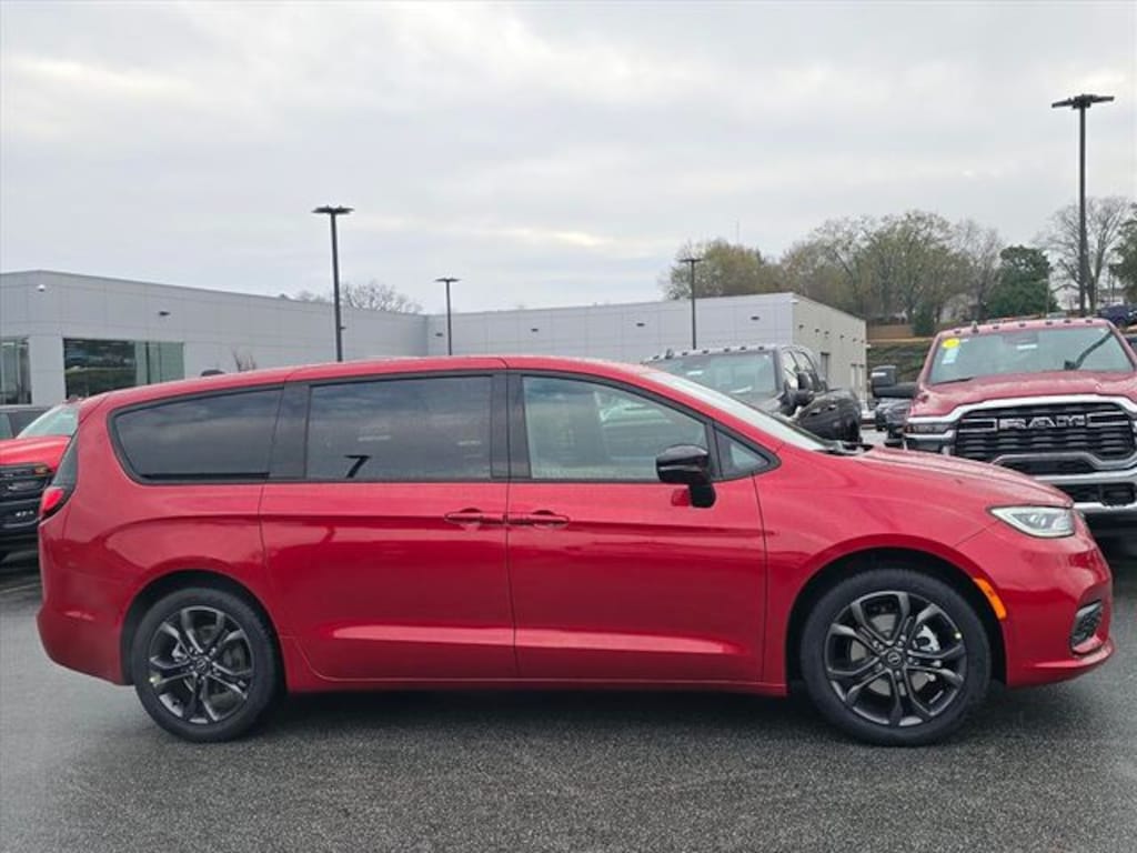 New 2026 Chrysler Pacifica SELECT Passenger Van