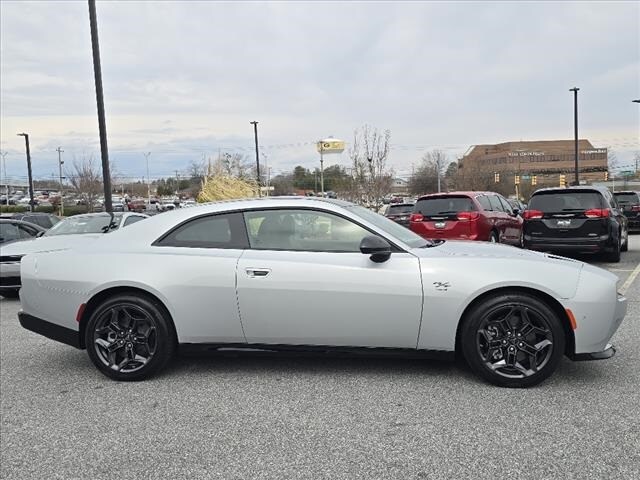 2025 Dodge Charger R/T photo 2