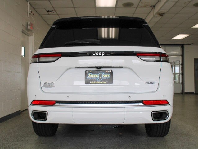 2022 Jeep Grand Cherokee Summit Sport photo 4