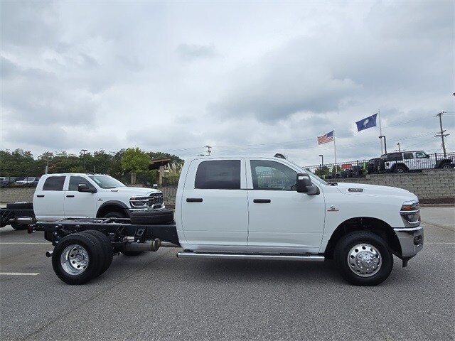 2026 Ram 3500 Tradesman photo 2
