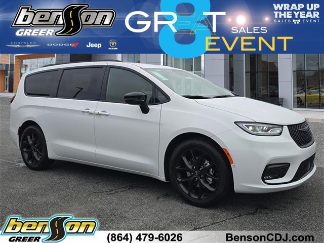 2026 Chrysler Pacifica Select's photo