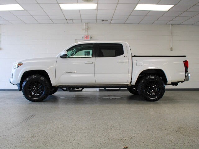 2018 Toyota Tacoma SR5 Double Cab photo 3