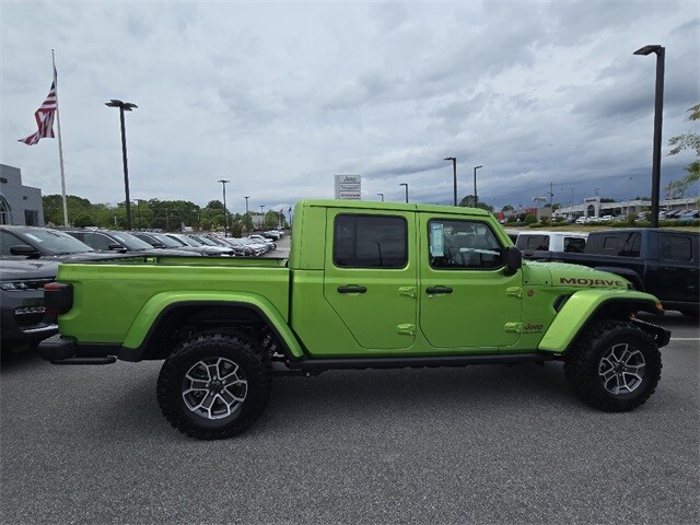 2025 Jeep Gladiator Mojave photo 2